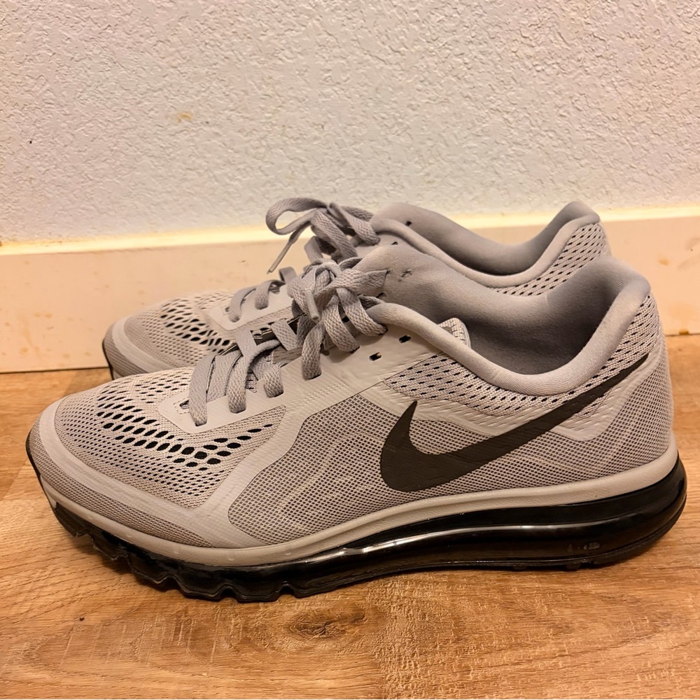Nike Air Max 2014’s neutral ride Gray and Black Running Shoes